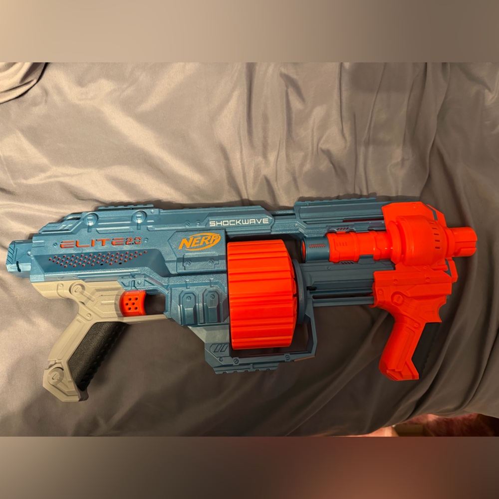 Nerf Elite 2.0 Shockwave Blaster - Vibrant Blue and Bold Orange